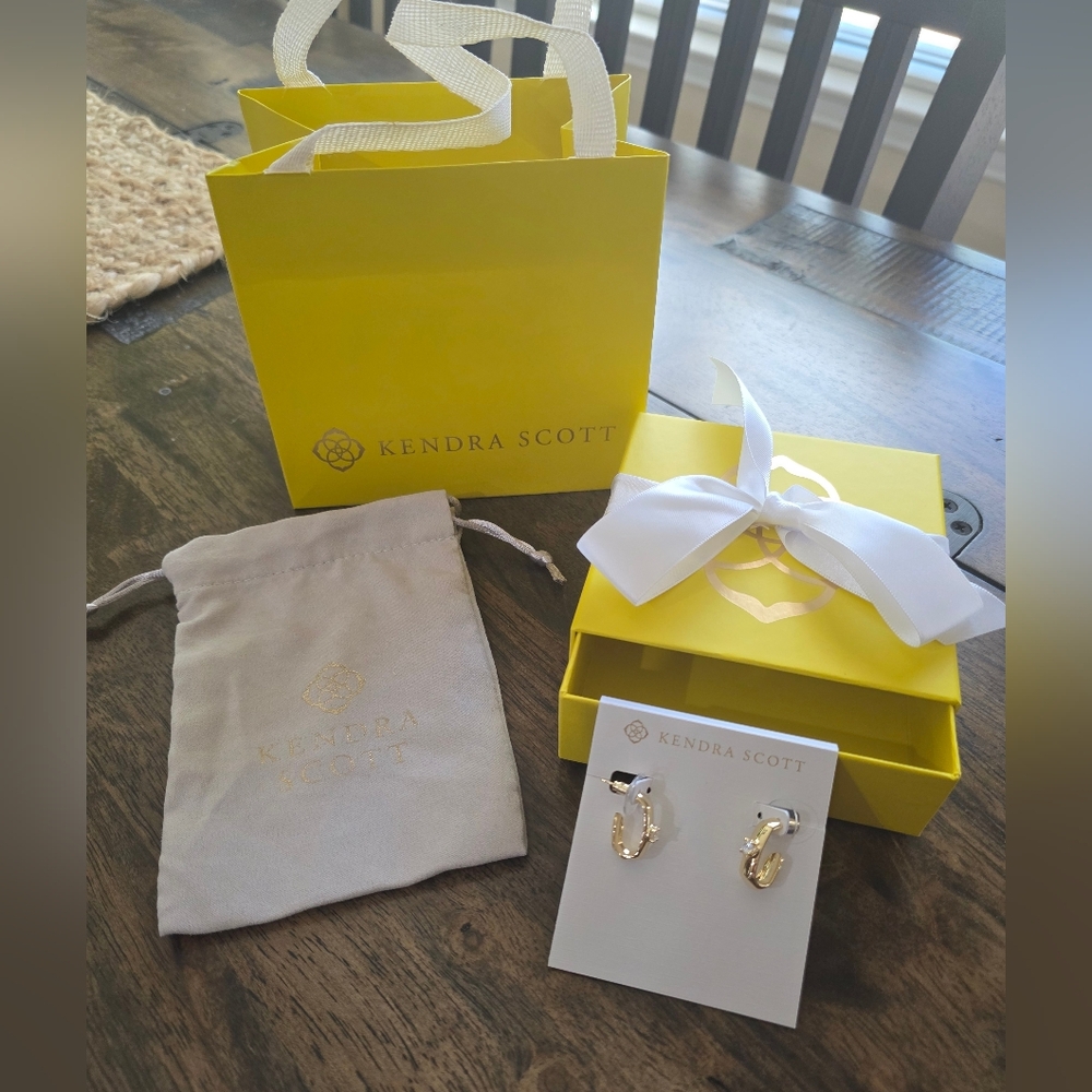 Kendra Scott Gold Hoop Earrings NWT